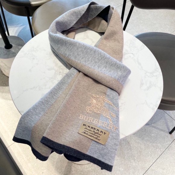 Burberry Knit Woolen Scarf for men comfortable and warm